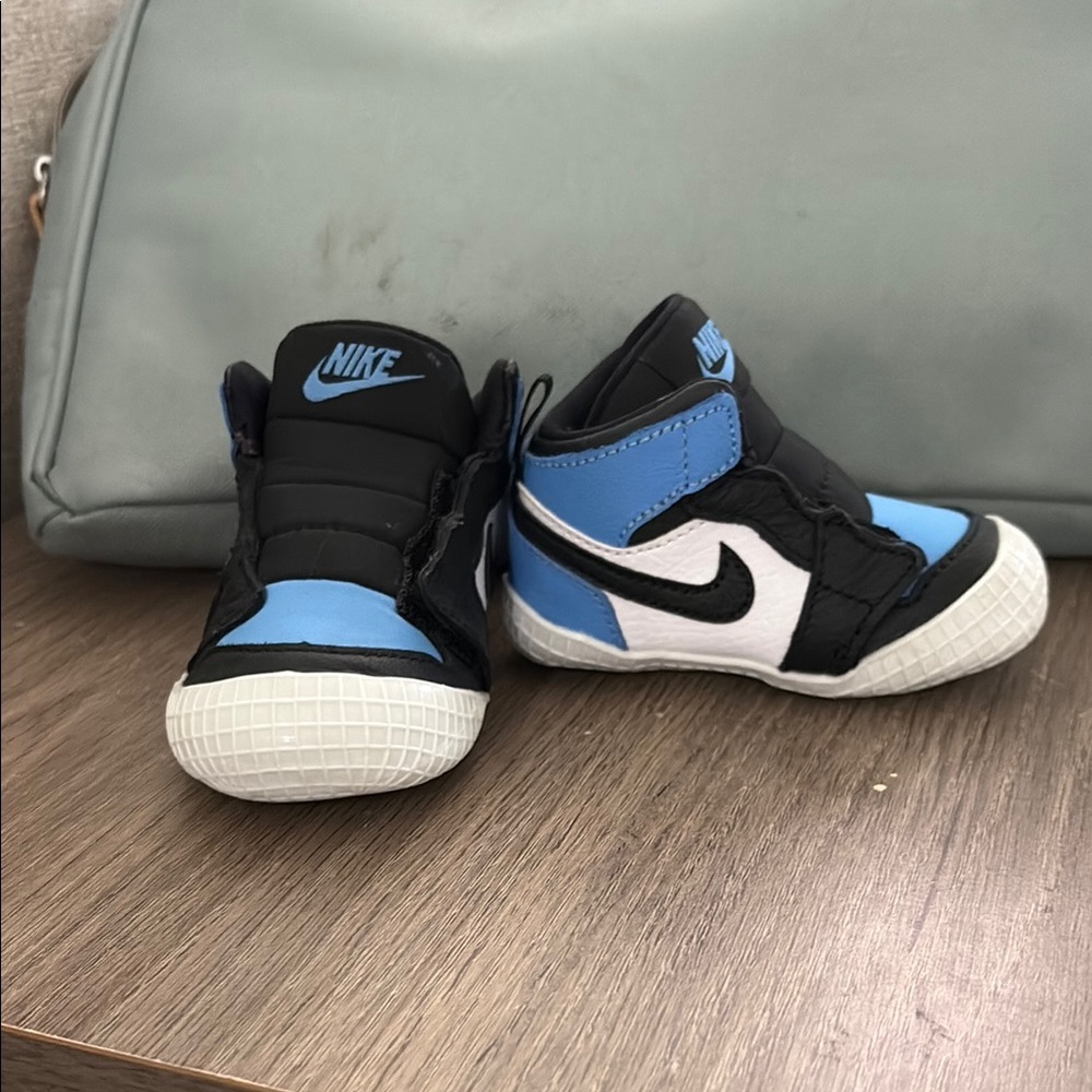 Nike Kids' Black and Blue Sneakers